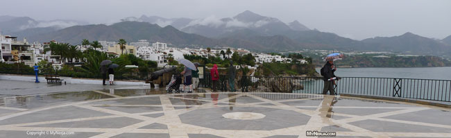 <!--:en-->Rainy Saturday Morning On The Balcon de Europa, Nerja<!--:-->